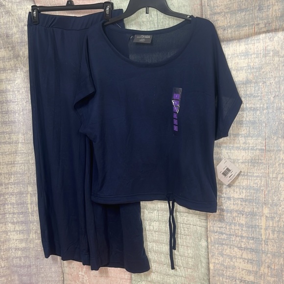 - Brand new with tags Woman’s Madison Park - Signature 2pc Lounge Set. Siz… - Picture 3 of 16